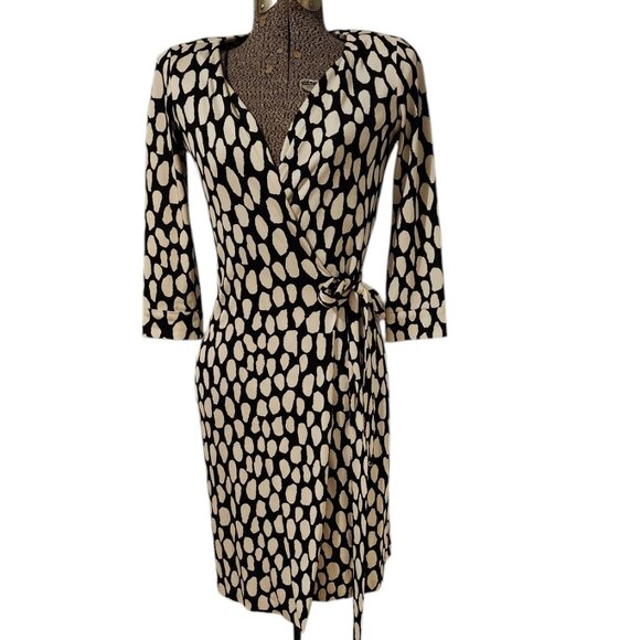 Diane Von Furstenberg Dresses & Skirts - DVF New Julian Two Silk Jersey Knit True Wrap Midi Dress Tag Size 2 Like New!